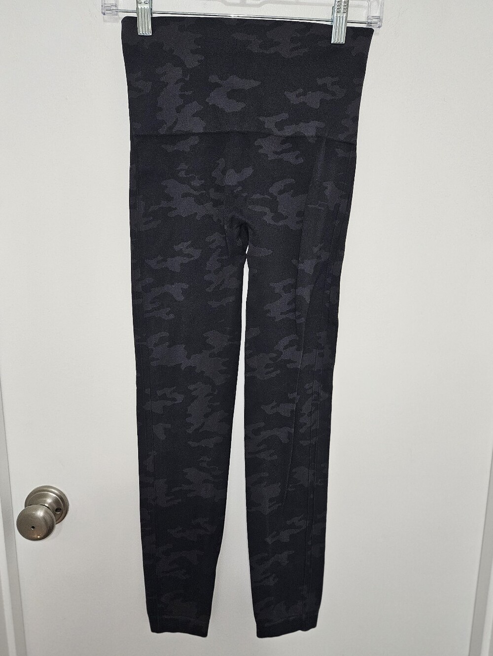 Spanx Look At Me Now Black Camo High-Waist Leggings Large Compression - Picture 2 of 5
